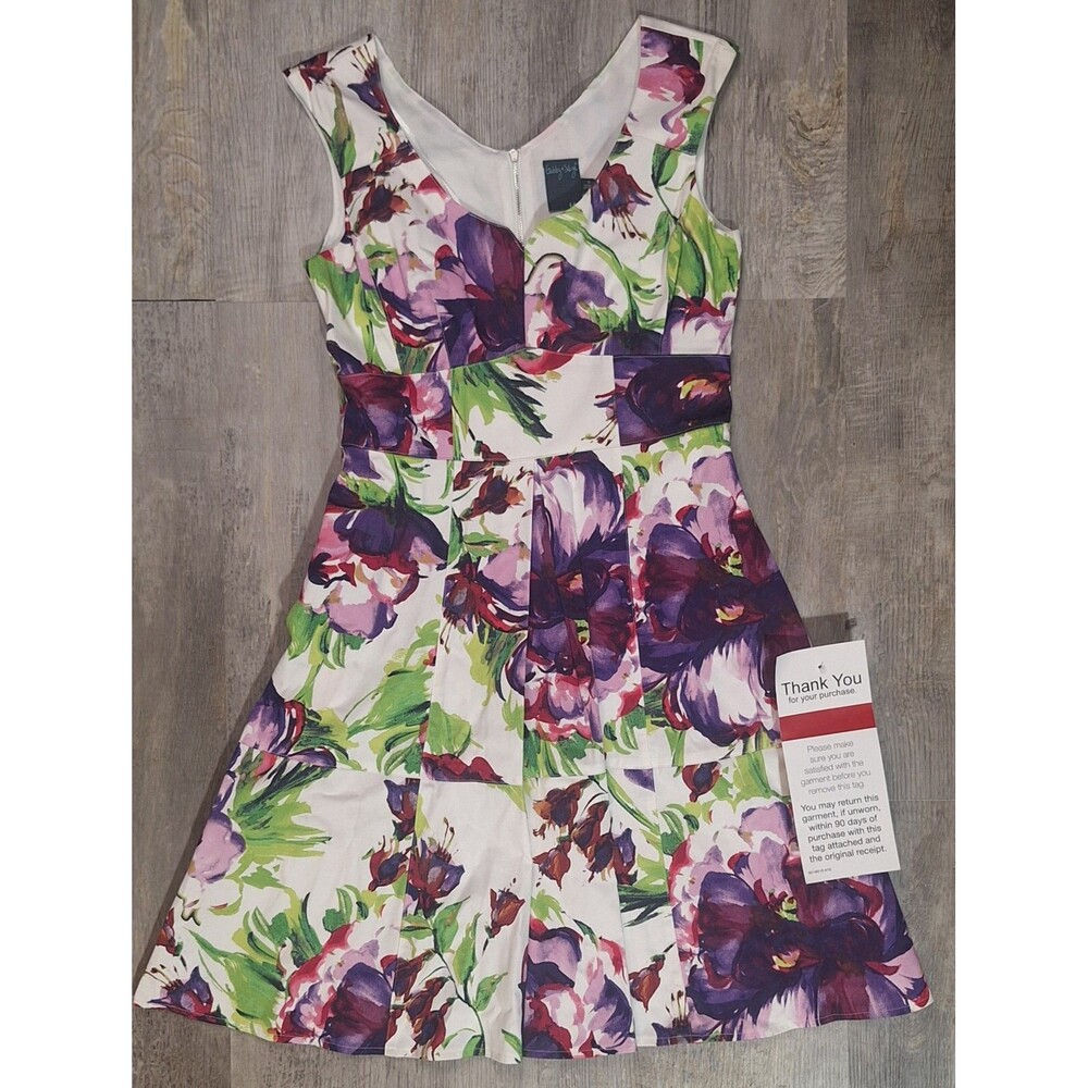 Gabby Skye Floral Fit Flare Dress 8 Purple White Sleeveless V-Neck Knee NWT